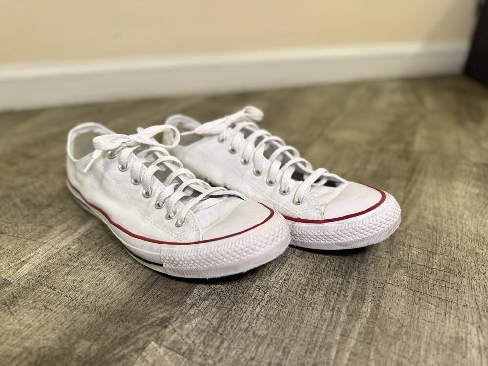 Converse Chuck Taylor All Star Low Top Sneaker Optic White Lace UpSize 11 M7652